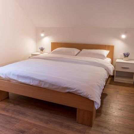 Petlov Salas Rooms Novi Sad Eksteriør bilde