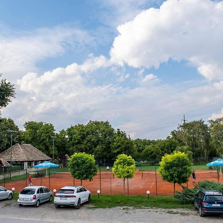 Petlov Salas Rooms Novi Sad Eksteriør bilde