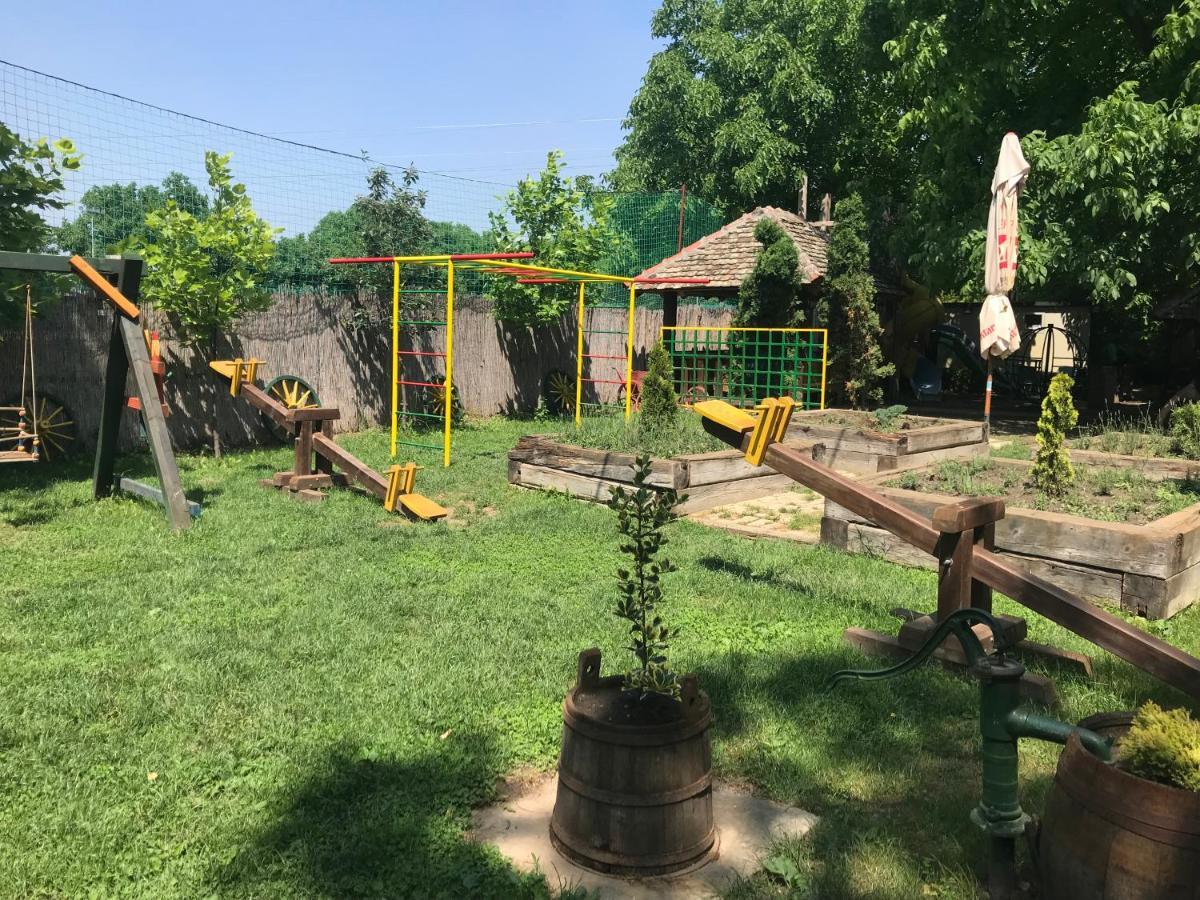 Petlov Salas Rooms Novi Sad Eksteriør bilde
