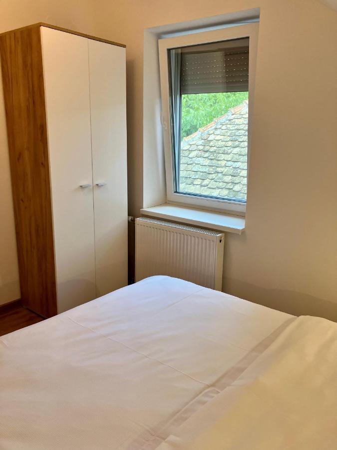 Petlov Salas Rooms Novi Sad Eksteriør bilde