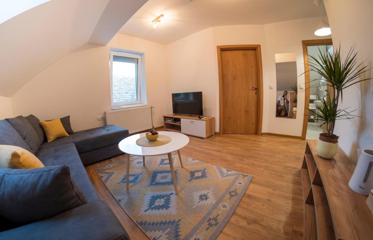 Petlov Salas Rooms Novi Sad Eksteriør bilde