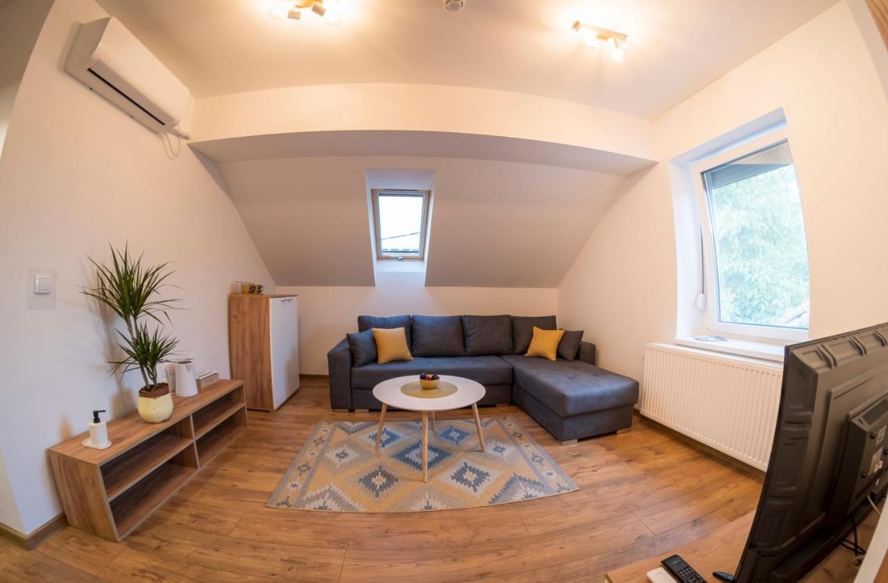 Petlov Salas Rooms Novi Sad Eksteriør bilde