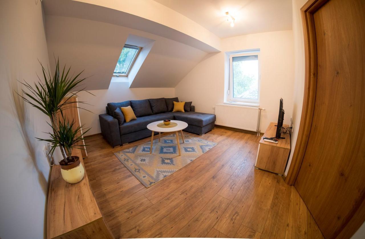 Petlov Salas Rooms Novi Sad Eksteriør bilde
