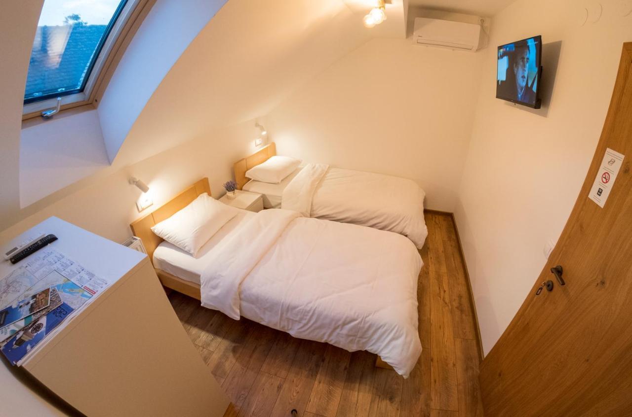 Petlov Salas Rooms Novi Sad Eksteriør bilde