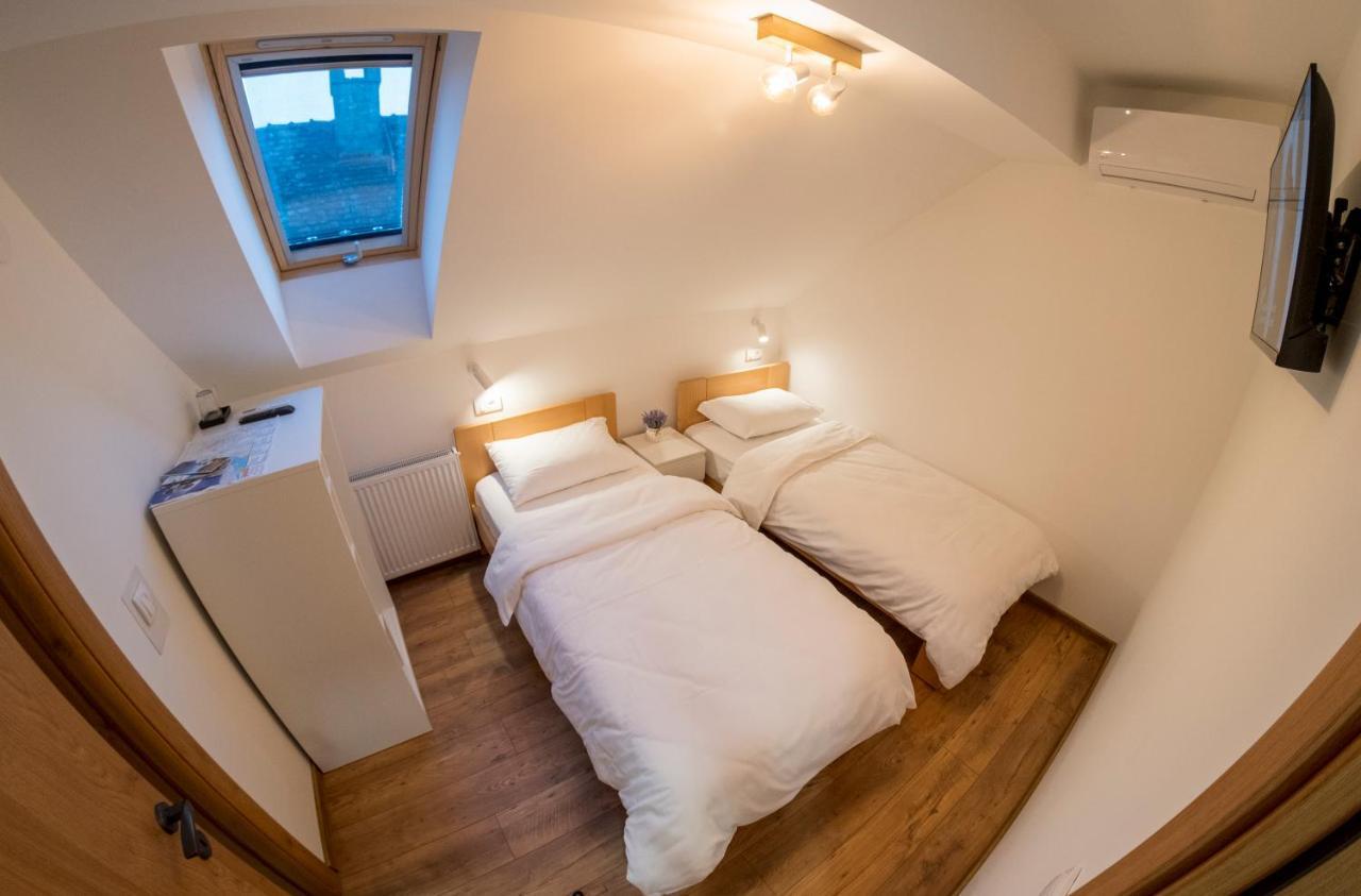 Petlov Salas Rooms Novi Sad Eksteriør bilde