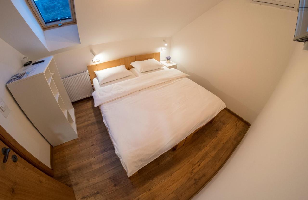 Petlov Salas Rooms Novi Sad Eksteriør bilde