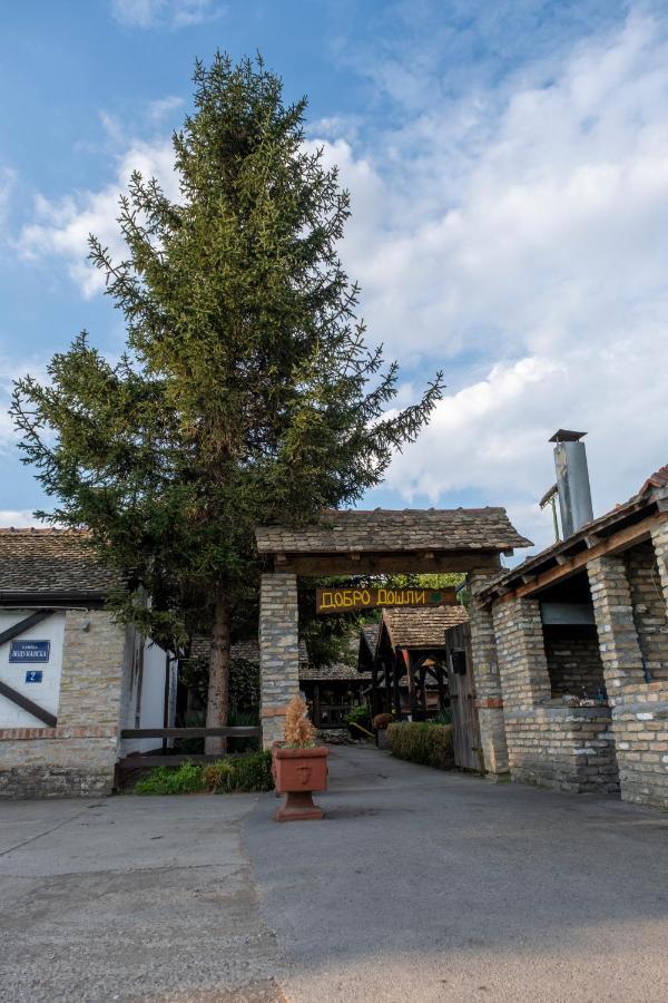 Petlov Salas Rooms Novi Sad Eksteriør bilde